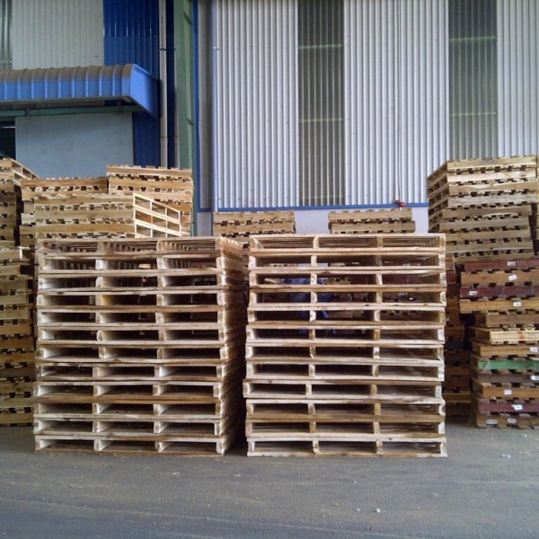 Pallet gỗ chịu tải - Công Ty TNHH Phát Triển Sản Xuất Thương Mại Nam Tiến